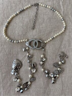 🤍CHANEL White Pearl and Silver Charm Lariat Necklace🤍